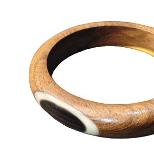 Brazalete de Madera y Resina de Lujo Personalizado, Pulido a Mano por Artesanos, con Incrustaciones de Resina en Contraste, Joyería Ecológica - Product Image 2