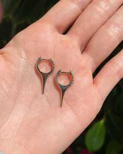 Pendientes Huggie Dagger de Oro Sólido 14K 18K con Diamantes Cultivados en Laboratorio de Corte Redondo Pavé, de Lujo, con Puntas Pequeñas y Forma de Gota, Joyería Fina - Product Image 3