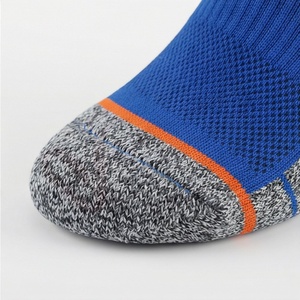 Chaussettes ras du cou pour hommes, couleur unie, tricotées, respirantes, en coton, polyester et élasthanne, pour usage quotidien en automne, style classique - Product Image 6