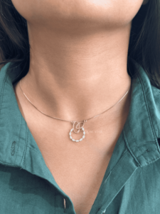 Pendentif en cluster de luxe Qube Star pour femme, diamant de laboratoire géométrique certifié IGI VS1 0,35 ct taille brillant, or rose 14 carats - Product Image 1