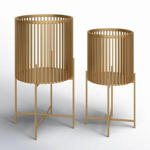 Ensemble de 2 jardinières en métal doré avec supports hauts, pots à fleurs modernes à lattes verticales pour plantes d'intérieur, salon de luxe, bureau - Product Image 3