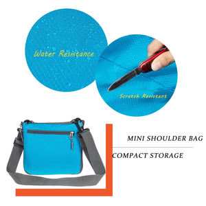 Sac de voyage pliable 40L, sac de sport léger et pliable avec bandoulière réglable et poches pour hommes et femmes - Product Image 4