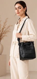 Sac seau Gravs en cuir véritable noir, avec cordon de serrage, mignon, moderne, doux, tendance, pour femme, bandoulière réglable, léger, grand format - Product Image 2