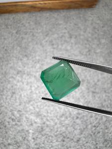 Émeraude naturelle zambienne 5,50 carats, grande pierre précieuse verte facettée octogonale pour bague statement, pendentif, bijoux de luxe sur mesure - Product Image 1