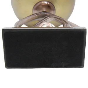 Jarrón de Bronce Contemporáneo para Mesa, Centro de Mesa Decorativo de Metal Hecho a Mano para Interiores de Hogares Modernos - Product Image 4