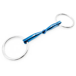 Bocados de equitación de titanio de calidad premium con unión simple y recubrimiento de papel, nuevos, con anillo suelto para uso en establos. - Product Image 1