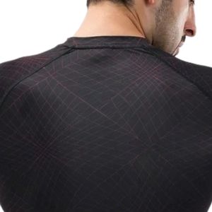 Camiseta Deportiva Negra y Roja para Hombre, Manga Corta, Cuello Redondo, Texturizada, Corte Ajustado, para Entrenamiento, Gimnasio, Running, Fitness - Product Image 4