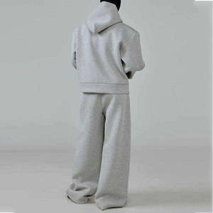 Ensemble de survêtement gris imprimé 2-en-1 le plus vendu, comprenant une veste à capuche avec cordon de serrage et un pantalon de sport, effet délavé et teint en pièce - Product Image 2