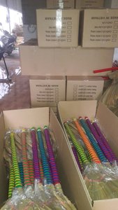 ไม้กวาดหญ้าเสือเวียดนามขายส่ง ด้ามจับสีสุ่ม มาตรฐานส่งออก บรรจุภัณฑ์แบบรวม โรงงานในเวียดนาม ผลิตราคาถูก ส่งออก - Product Image 6