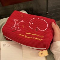 Sac élégant à thème de dessin animé brodé en forme de corne : un sac de maquillage imperméable, spacieux et structuré en 3D, et un organiseur portable