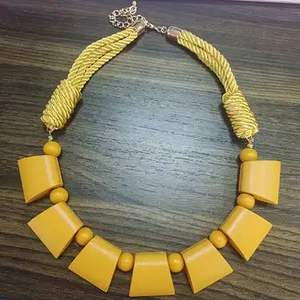 Collier de créateur en résine et bois avec cristaux, accessoires de mode - Product Image 5