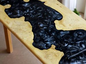 Plateau en résine époxy à bord vif planche de service poignées en métal planche à charcuterie cadeau de mariage personnalisé plateau époxy en bois - Product Image 5