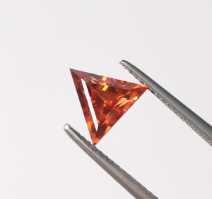Pierre précieuse en saphir orange Fanta de laboratoire, taille trillion, 10 mm, corindon véritable, pierre pyramidale créée en laboratoire - Product Image 3