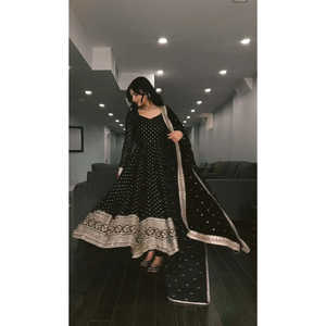 Robes de soirée de créateur, robe élégante pour les fêtes avec bas et dupatta - Product Image 2