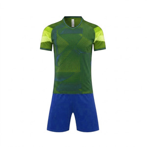 Uniforme de football pour hommes adultes de haute qualité, respirant, léger, 100 % polyester, service OEM personnalisé, prix ajustable sur mesure - Product Image 5