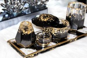 ชุดอุปกรณ์ห้องน้ำเรซิ่นทำมือรักษ์โลก พร้อมถาดสีดำและสีทองลายเพ้นท์มือ ที่วางแปรงและแก้ว - Product Image 3