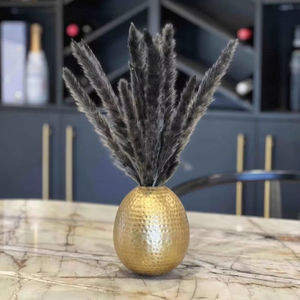 Vase de table en laiton fait main de luxe, finition texturée, accent décoratif pour la maison, idéal comme cadeau de pendaison de crémaillère, à prix raisonnable - Product Image 1