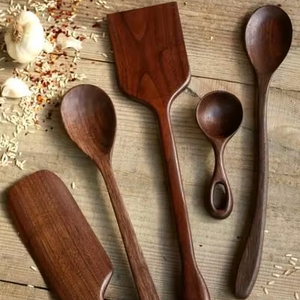 Cuillère en bois à long manche, fabriquée à la main avec du bois de qualité supérieure, finition lisse, ustensile de cuisine pour remuer et mélanger les plats domestiques - Product Image 1