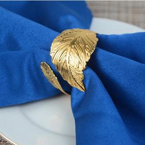 Anillos de servilleta de metal de alta calidad que aportan una sensación de orden y refinamiento a los espacios de comedor compartidos. - Product Image 1