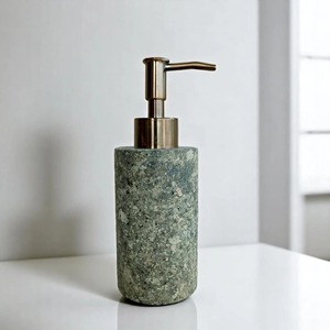Dispensador de jabón de mármol estilo vintage para baño, dispensador de champú o acondicionador hecho a mano en India. - Product Image 6