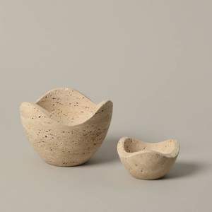 Bol en pierre de travertin sur base en bois, design élégant, couleur beige neutre, parfait pour la décoration du salon ou du bureau, touche naturelle - Product Image 3