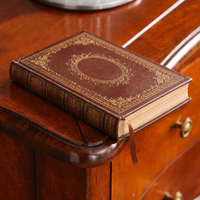 Console en bois au look premium avec des sculptures élégantes pour une mise en scène élégante dans le couloir et une pièce d'appoint décorative