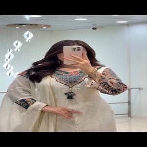 Ensemble de costume VASTRA COTTAGE en tissu Banarasi pur avec col en jacquard Zari fait main, pantalon soyeux et dupatta pour occasions festives - Product Image 2