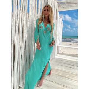 ชุดเดรสยาวปักลายสไตล์โบฮีเมียนสำหรับผู้หญิง คอวี แขนยาว สีเขียว เหมาะสำหรับวันหยุดพักผ่อนริมชายหาดในฤดูร้อน - Product Image 1