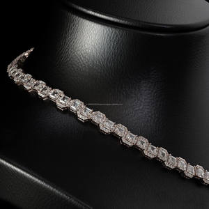 Collier Croix en Argent Sterling 925 Entièrement Sertie de Moissanite Taille Émeraude et Diamants, Style Hip Hop, Cadeau pour Hommes - Product Image 4