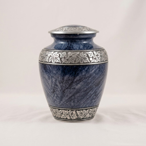 Urne funéraire artisanale en aluminium pour cendres humaines adultes, grande urne commémorative violette marbrée avec couvercle gravé - Product Image 3