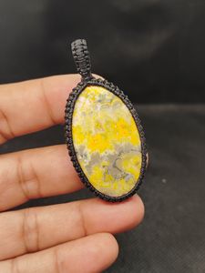 Colgante de Macramé Bohemia con Cabujón de Jaspe Bumblebee de Forma Ovalada - Product Image 3