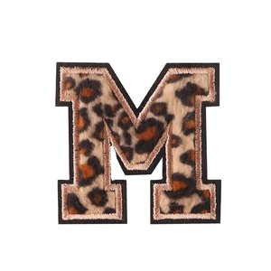 Personalizado al por mayor para ropa bolsa sombreros Chenille Tigre toalla bordado MAMA letras alfabeto parche de hierro alfabeto sonriente - Product Image 1