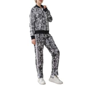 ชุดวอร์มกีฬาผู้หญิงแบบ 2 ชิ้น ซิปหน้า แขนยาว พร้อมโลโก้ด้านหน้า คอตั้ง มีกระเป๋า ผ้าเนื้อหนาปานกลาง - Product Image 3