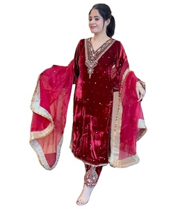 Commandez maintenant : Ensemble Kurti, Bas et Dupatta en Soie Georgette avec Broderies Multiples et Sequins, Longueur Genou – Idéal pour les Fêtes et les Célébrations de l'Aïd - Product Image 1