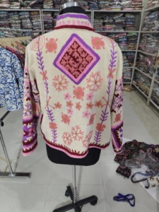 Veste en polaire à col rond pour femme avec broderie florale à la main, motif imprimé tissé, hiver automne, manches longues - Product Image 6