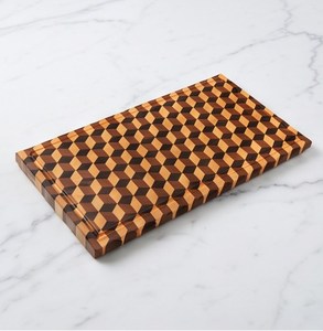 เขียงไม้ทรงสี่เหลี่ยมลายเรขาคณิต 3 มิติ แบบ End Grain ใช้งานได้หลากหลาย - Product Image 1