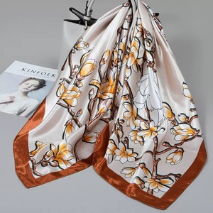 Écharpe carrée 100% soie pour femmes, motif imprimé, accessoire de mode multifonctionnel, toutes saisons - Product Image 2