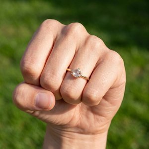 Bague en argent sterling 925 avec moissanite, pierre ronde brillante, bijou élégant et étincelant, cadeau tendance - Product Image 4