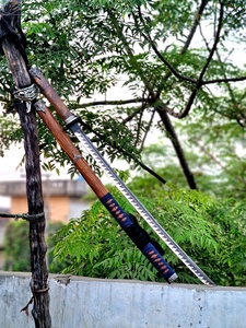 Edelstahl-Katana-Schwert mit Holzgriff Gezahnte Klinge 96cm Gerade Rückseite Industriequalität OEM 3 Jahre Garantie - Product Image 2