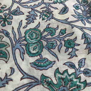 Tela Tradicional India con Estampado a Mano |   Tela de Algodón con Estampado de Enredaderas Florales Verdes - Product Image 1