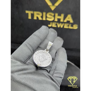 Collier pendentif logo rond Hip Hop entièrement pavé de diamants Moissanite VVS, plaqué or 18 carats, cadeau unisexe Trisha Jewels - Product Image 4