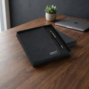 Cesto Regalo di Lusso per Ufficio con Agenda e Penna Coordinata, Set Regalo Aziendale Personalizzato con Accessori Executive - Product Image 1