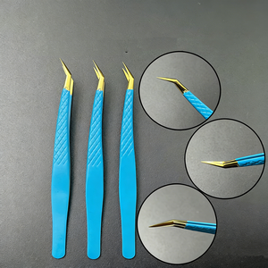 Pince à épiler pour cils RMI en acier inoxydable avec pointe en plasma dorée, revêtement en poudre bleue, poignée diamantée, texture de pointe lisse, longueur 10 mm - Product Image 2