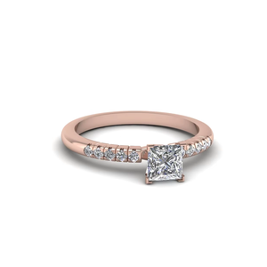 Anillo de Diamantes Solitario Princesa Real de 0.30 TCW |   Anillo de Compromiso en Oro Rosa con Detalles de Diamantes Redondos |   Regalo de Joyería para Boda - Product Image 2