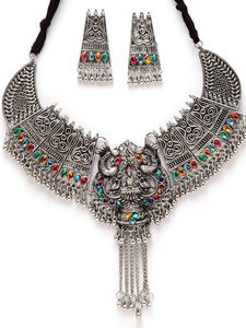 Collier ethnique tibétain en argent avec chaîne à maillons, pendentif cœur, cristaux, strass et pompon, ensemble de bijoux inspiré du Hindouisme pour femmes - Product Image 6