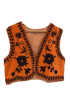 Chaleco de terciopelo bordado a mano estilo bohemio, chaleco artesanal Suzani, ropa vintage, chaqueta tradicional, ropa exterior para festivales tribales - Product Image 1