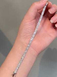 Pulsera de tenis unisex clásica de lujo con diamantes cultivados en laboratorio de 3 quilates, corte baguette cónico, certificado IGI, EF VVS, oro blanco de 14K, de Apricot Jewels - Product Image 3