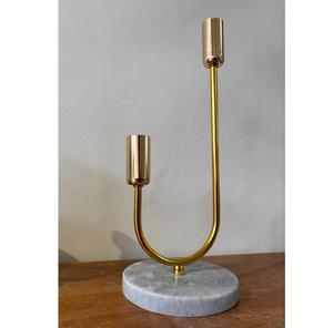 Support à bougies double en métal doré de luxe en forme de U avec base ronde en marbre, support à bougies coniques moderne, accent décoratif de table pour la maison - Product Image 1