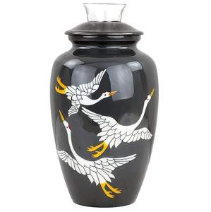 Urna Funeraria de Aluminio Negra de 10 Pulgadas, Hecha a Mano, para Guardar Cenizas, con un Hermoso Diseño de Aves Grullas - Product Image 1