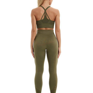 Ensemble de vêtements de sport pour yoga, nouvelle collection, vêtements de sport de qualité supérieure, design personnalisé avec votre propre logo, vêtements tendance, légers et durables - Product Image 5